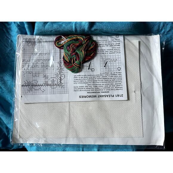 The creative circle 2161 pleasant memories Christmas cross stitch kit - Picture 5 of 5